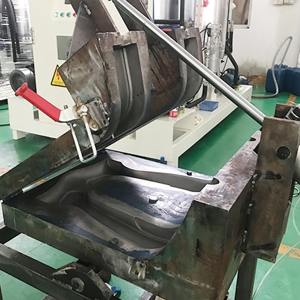 游樂設施壓肩發泡模具